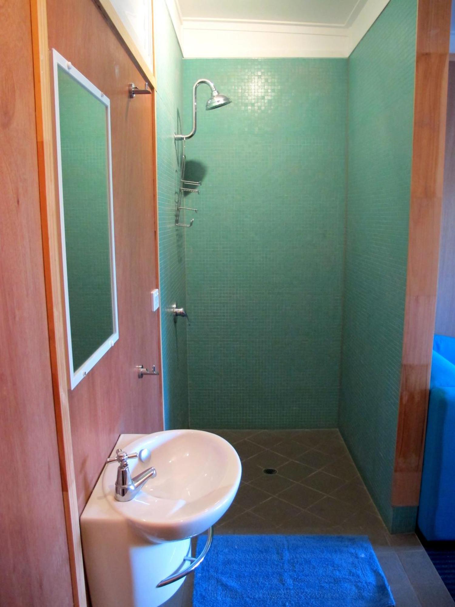 Dolphins Backpackers Hostel Sunshine Beach Room photo