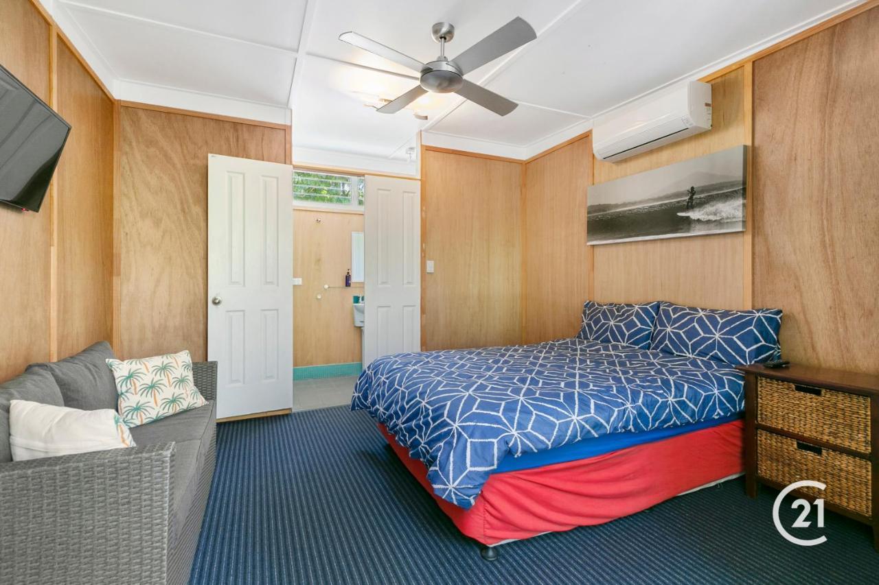 Dolphins Backpackers Hostel Sunshine Beach Exterior photo