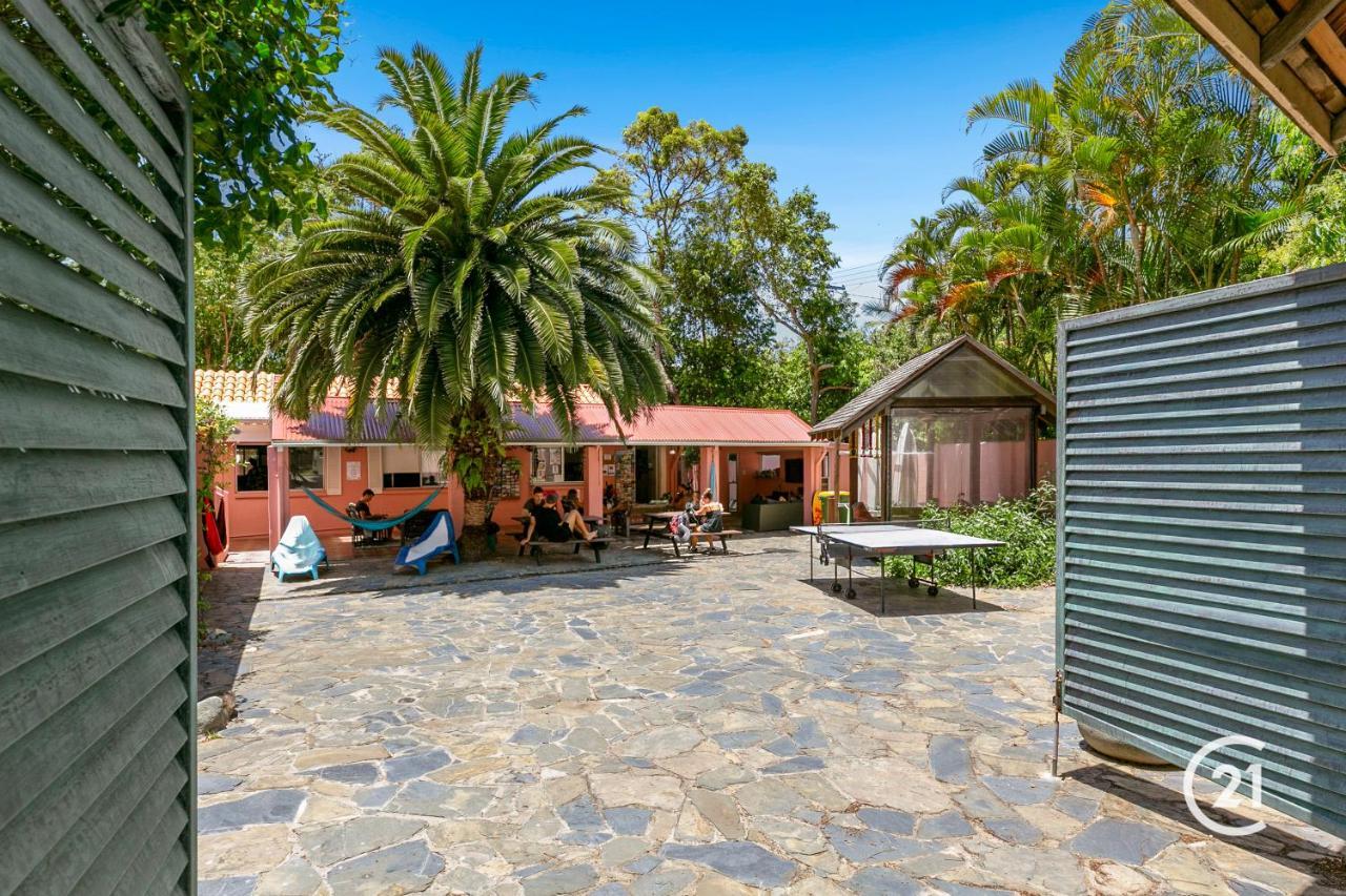 Dolphins Backpackers Hostel Sunshine Beach Exterior photo